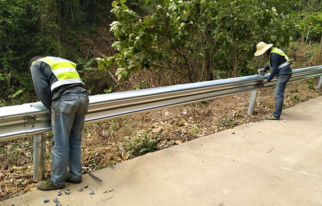 七台河高速公路护栏的定期维护与保养