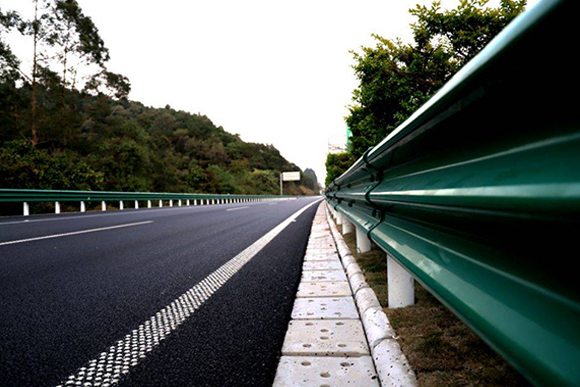 七台河高速公路护栏的常用类型